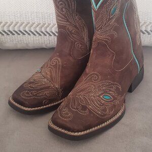 Ariat girls boots size 3.5 New!